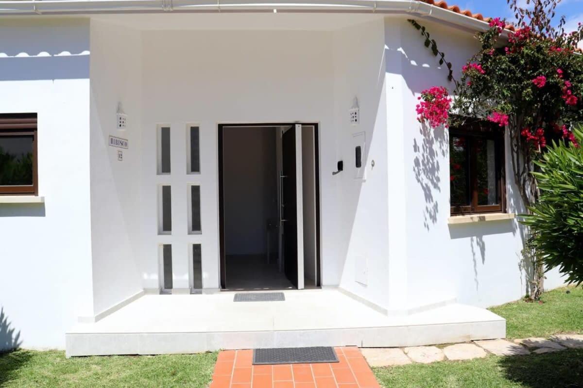 Villa Hibiscus, Great Location In Vilamoura, Lush Green Lawns And Garden Quarteira Exterior foto